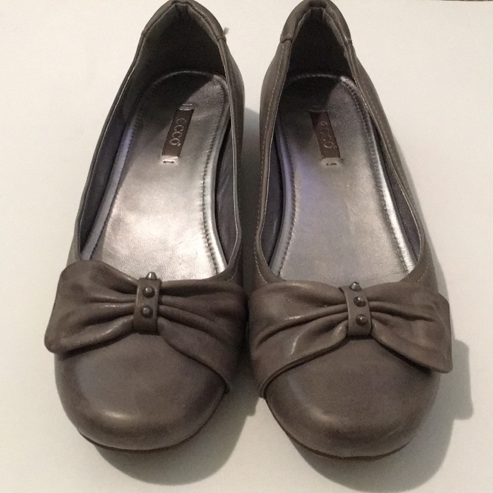 Ecco women’s shoes -slight wedge heel size 40 grey